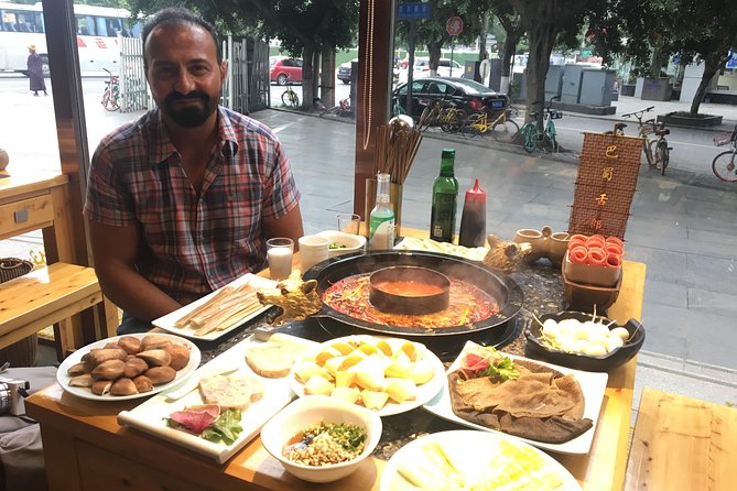 Private Half-Day Tour in Sichuan Culture Show with Hot Pot Dinner in Chengdu - Guides, explanations, and the small differences that change the night