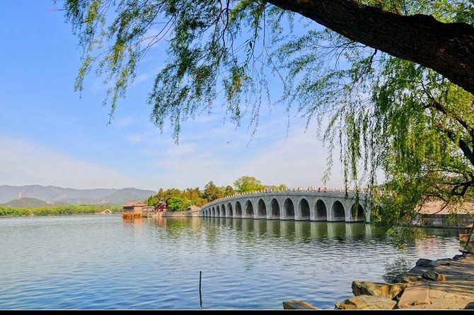 Private Half Day Tour to Beijing Panda House and Summer Palace - Kunming Lake cruise: a classic view, with one big caveat