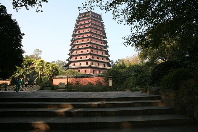 Private Hangzhou Day Tour to West Lake, Lingyin Temple, Tea Village, Old Pagoda - Guide and driver quality: why it matters more than you think