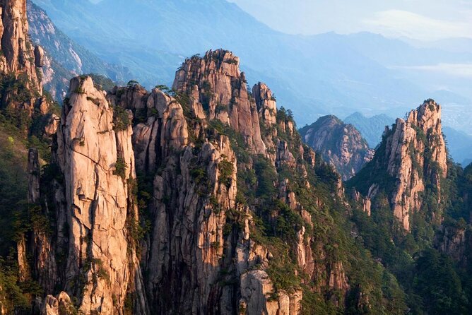 Private Huangshan 4-Day Tour to Visit Yellow Mountain and Hongcun Village - Day 1 in Tunxi: Landing, then slipping into an old street