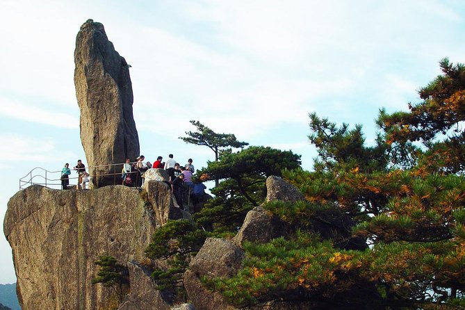 Private Huangshan 4-Day Tour to Visit Yellow Mountain and Hongcun Village - Cable car down to Hongcun: Village time after the mountain