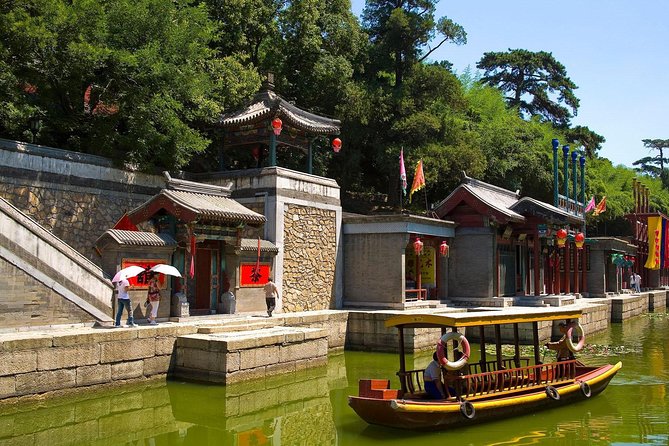 Private Layover Transfer: Mutianyu Great Wall&City Attractions - Guides and drivers: clear English and calm problem-solving