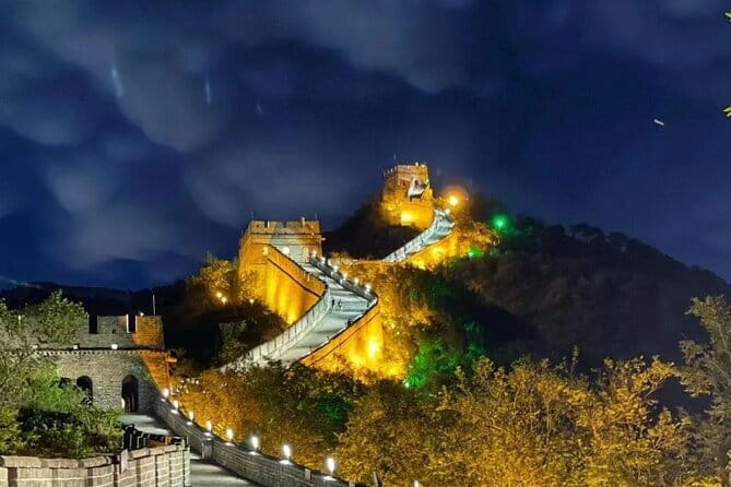 Private Mutianyu Great Wall Tour with English Speaking Driver - Visitor center to wall entrance: the 4 km shuttle handoff