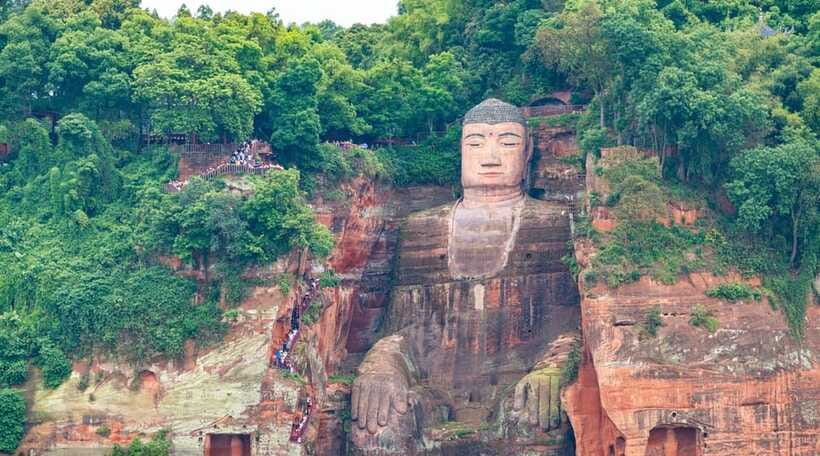 Private Tour: Discovering Pandas & the Majestic Giant Buddha - Guides make a difference: seeing the story behind the sights