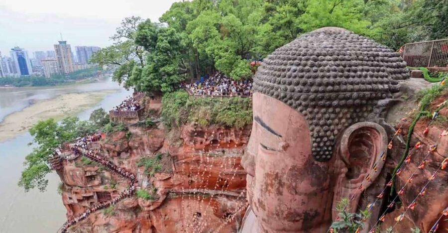 Private Tour to Leshan Giant Buddha & Huanglongxi Old Town - Food and Shopping in Huanglongxi: Snack Like a Local, Spend Smart