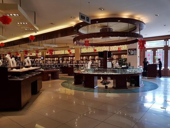 Private Tour to Pearl Market Acrobatic Show & Peking Duck Dinner - Key points before you go