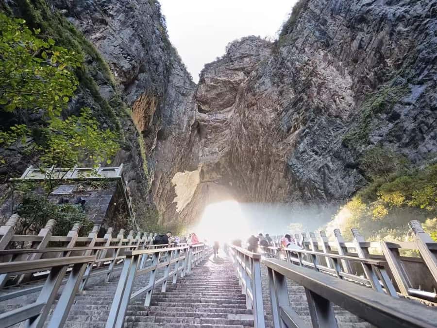 Private VIP Zhangjiajie Tianmen Mountain Day Tour - Tianmen Temple, Love Between Wood and Stone, and Yu Hu Peak