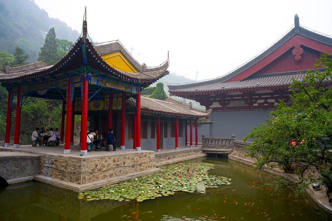 Private Xi'an History Day Tour:Terracotta Warriors Huaqing Palace - Guides like Mr Chris and Sasha make the whole day click
