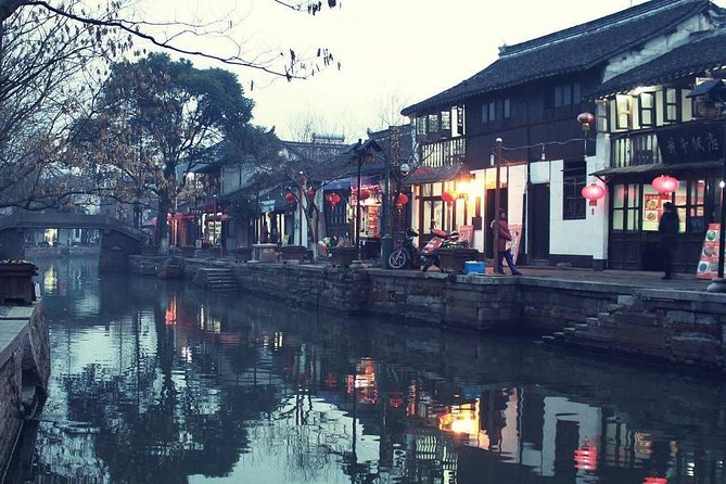 Private Zhujiajiao Water Town Boating Tour with Fruit Picking - Start in Qingpu: Zhaotun Strawberry Park and the Greenhouse Reality