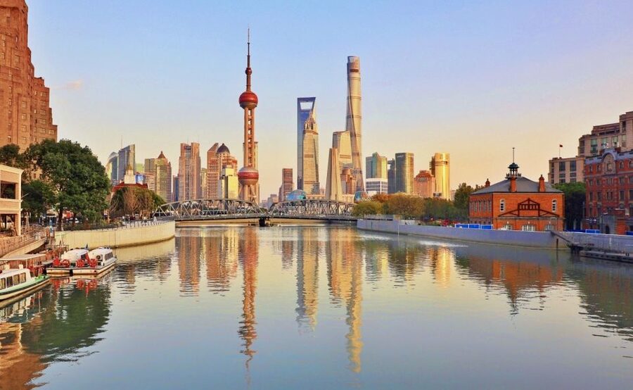 Shanghai: 4-Hour Guided City Highlights Tour - Yuyuan Garden, pavilions, and the afternoon clock you must respect