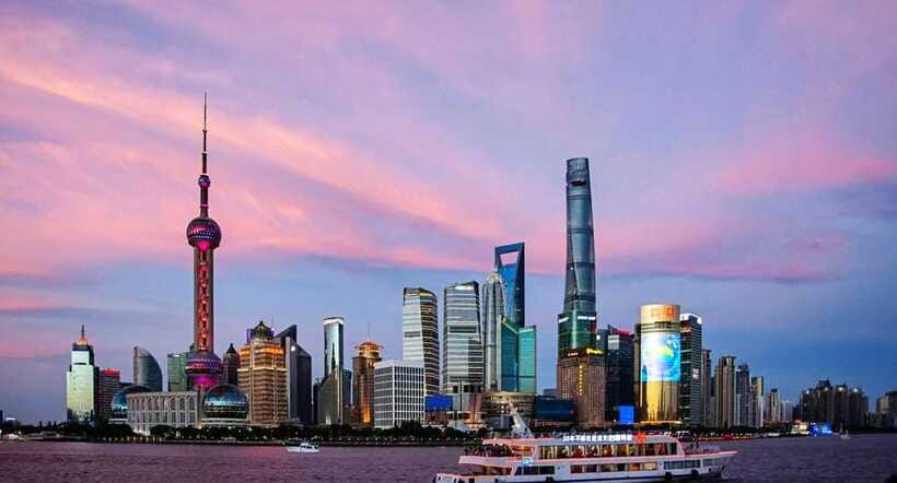 Shanghai Airport Layover Tour with Amazing City Highlights - People Square, Century Park, and Nanjing Road street energy