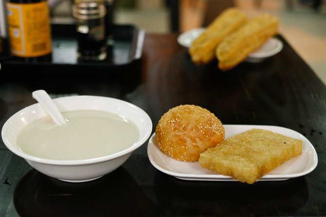 Shanghai Breakfast Walking Tour of Former French Concession - Stop 1 in Xintiandi: pot stickers in an alley, not a food court