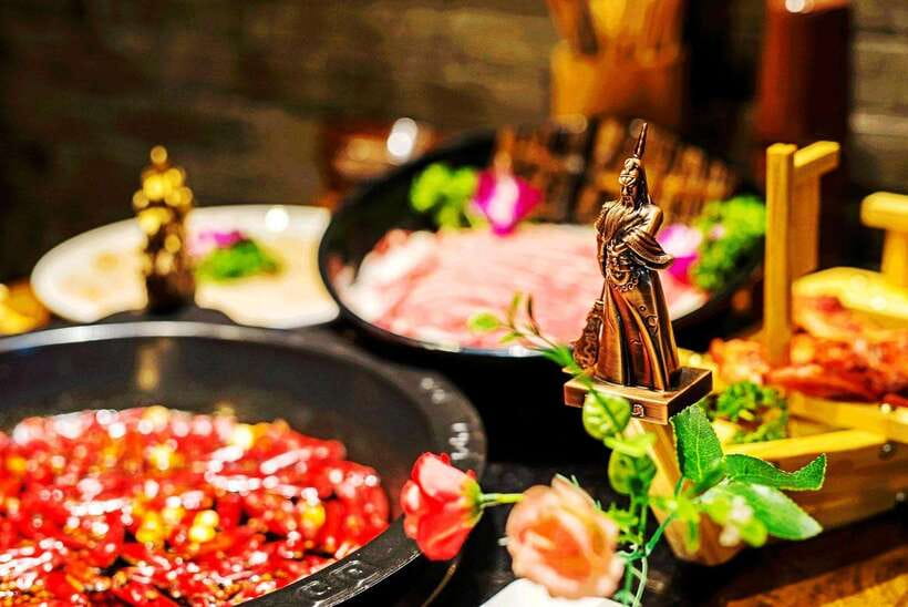 Shanghai By Night: Amazing River Cruise and Hot Pot Dinning - VIP Cruise Comfort: What You Gain From Upgraded Seating