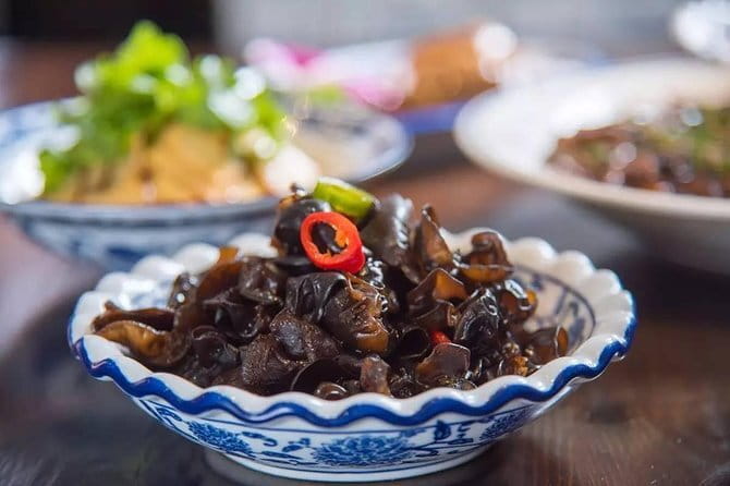 Shanghai by Night with Fine Local Dinner and VIP River Cruise Experiences - Timing, group format, and practical planning tips