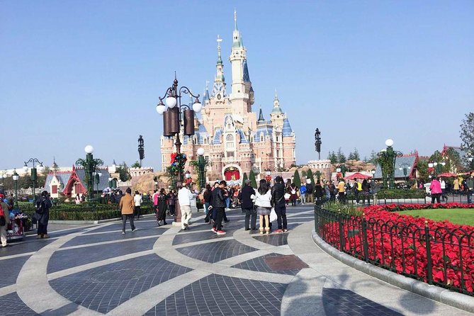 shanghai Disney tour - Crowd control without losing your freedom