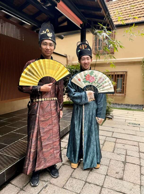 Shanghai Guided Royal Banquet Photo (Incl) with Massage Opt - Jing’an area meeting point, and why the small group matters