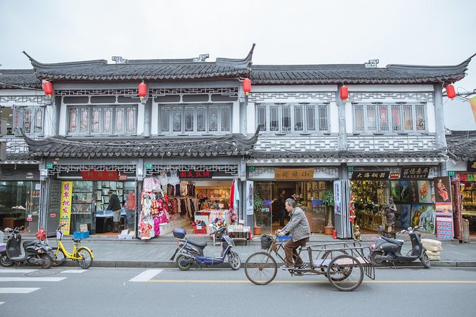 Shanghai in a Day: A Whirlwind Tour of the City's Highlights - Dim sum lunch that saves you from first-day decision fatigue