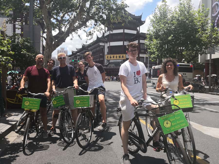 Shanghai Must-See and Foodie Test Bike Tour( Day & Night) - The ancient garden bridge and the mood change before the Bund