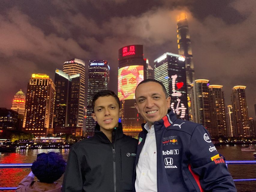 Shanghai: Night River Cruise Tour with Xinjiang Style Dining - Comfort, Weather, and Accessibility: The Stuff You Should Plan For