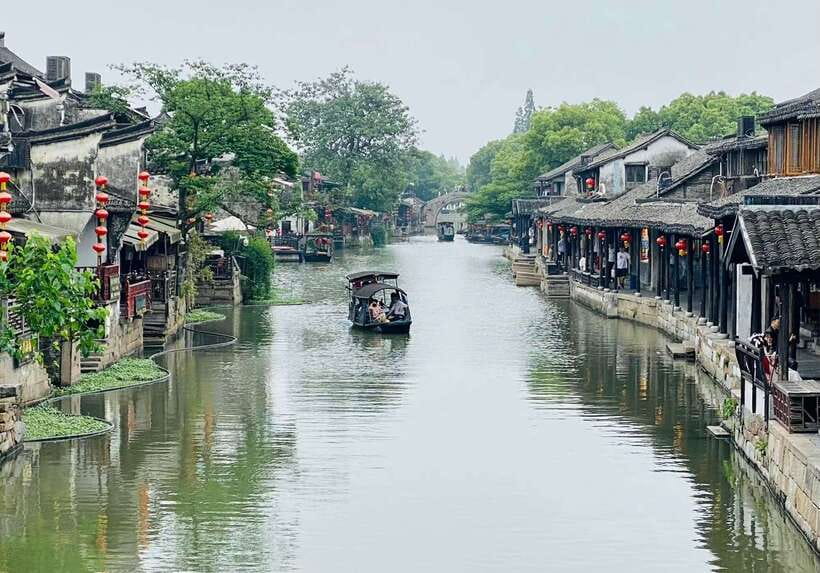Shanghai: Private Shanghai & Zhujiajiao Tour with Lunch - Yu Garden or Jade Buddha Temple: Choosing the Right Afternoon Mood