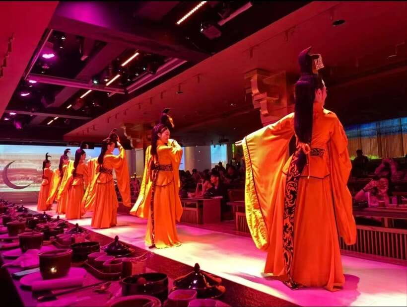 Shanghai: Royal Banquet with Chinese Cultural Performance - Royal Banquet Hall: What the Palace Vibe Really Delivers