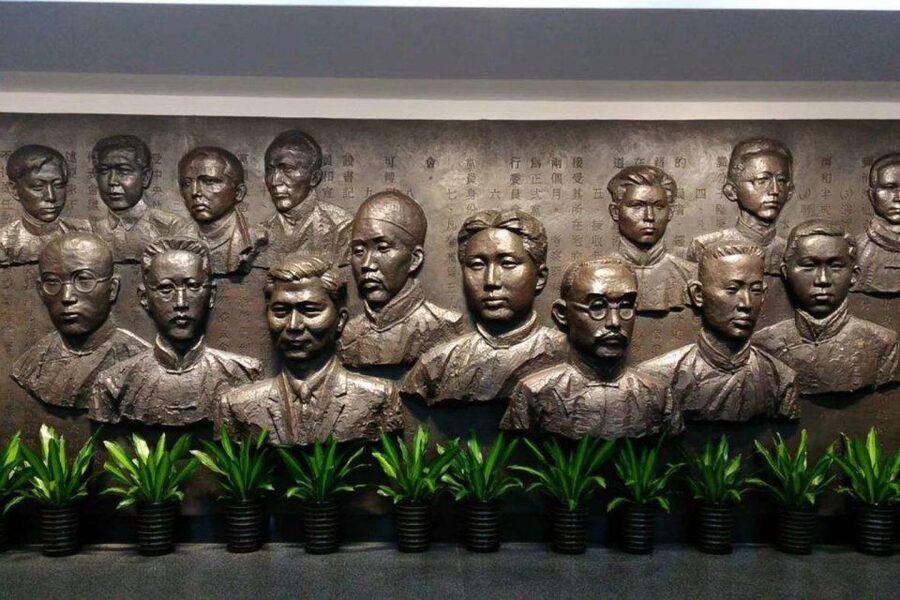 Shanghai: Xintiandi, CCP Museum and French Concession Tour - Where you meet and what sets the pace