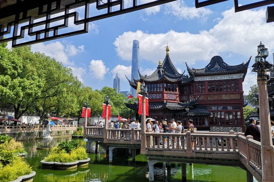 Shanghai: Yu Garden and City God Temple Walking Tour - Key highlights you will notice right away