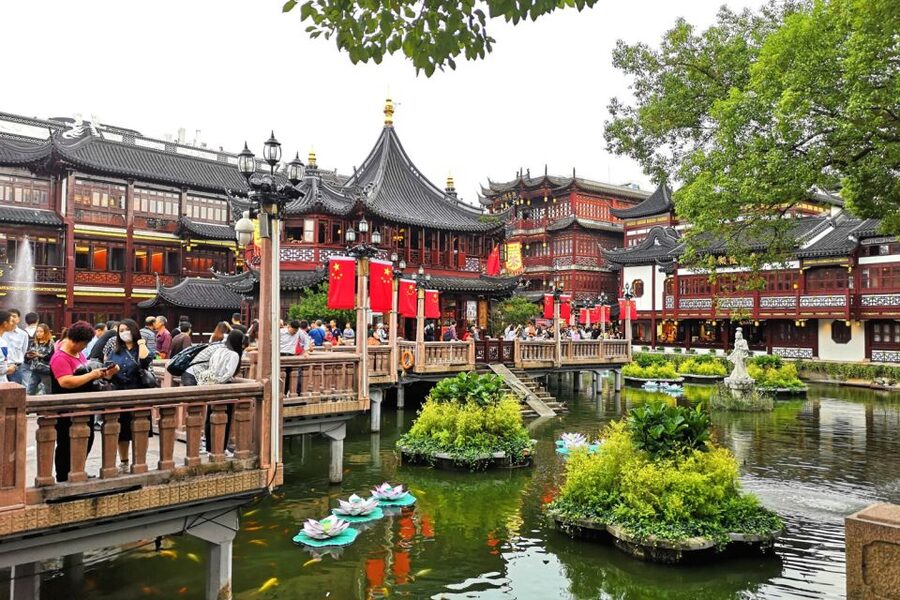 Shanghai: Yu Garden and City God Temple Walking Tour - Starting at Renaissance Shanghai Yu Garden Hotel, then finding your feet fast
