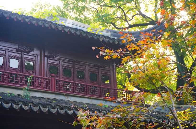 Shanghai: Yu Garden Ticket+Lantern Festival Entry combo - The lantern festival side, the horse theme and the walking story