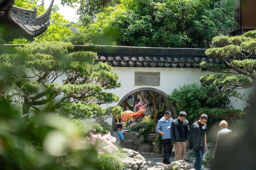 Shanghai: Yuyuan, City God Temple Old City Tour-Tip Based - Ancient City Park: a peaceful finish that helps the day land gently