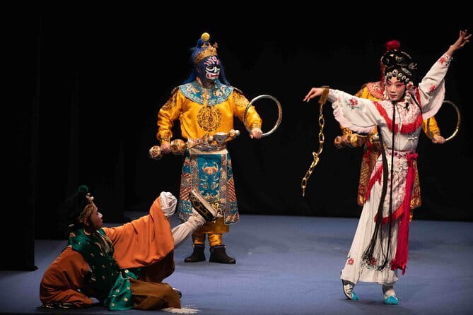 Sichuan Opera with face-changing at Sichuan opera theater - Sichuan Opera with face-changing: what you are really signing up for