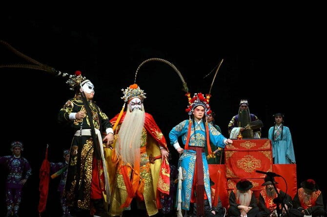 Sichuan Opera with face-changing at Sichuan opera theater - The 2-hour show flow: stories, dance, acrobatics, and the famous mask work
