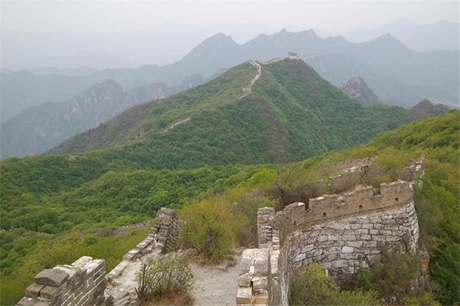 Simatai Great Wall & Gubei Water Town Private Trip English Driver - Xiangshuihu hike plus local lunch near the wall