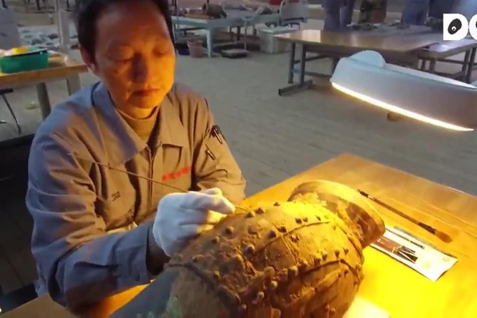 Terracotta Warriors, City Wall and Muslim Food Street - Entering the Terracotta Warriors: three pits and a smart pace