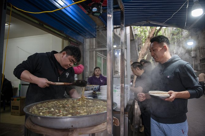 Xi'an Evening Food Tour by TukTuk - Getting to the meet-up and what the timing feels like
