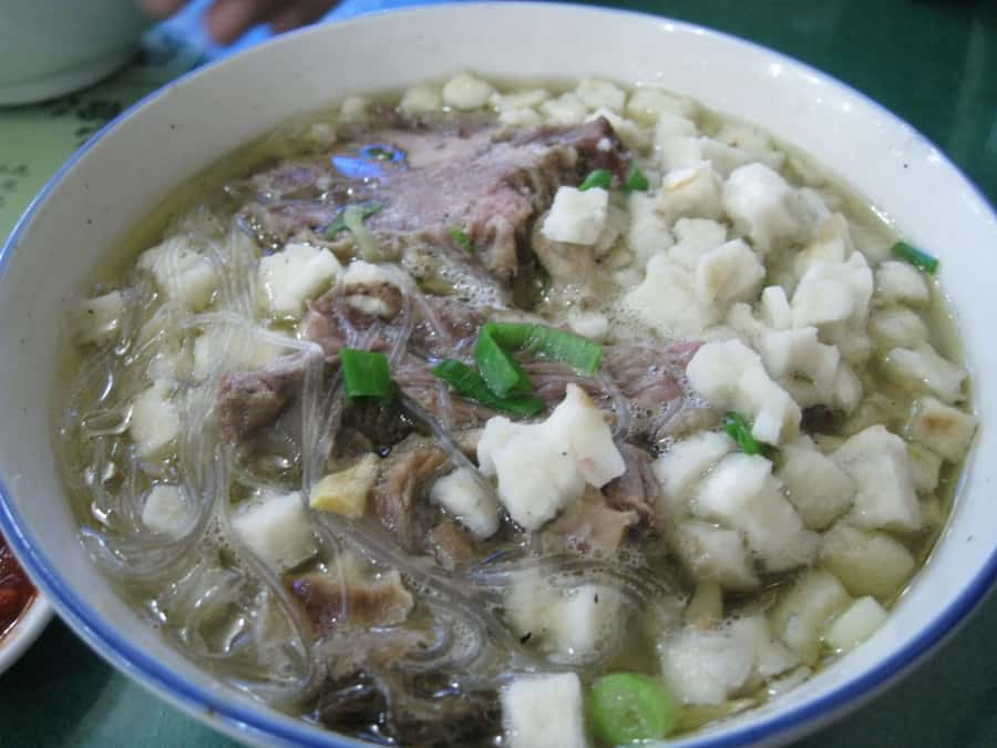 Xi'an: Gourmet & Street Food Tour - Fanji Restaurant and rou jia mo, the Xian comfort classic