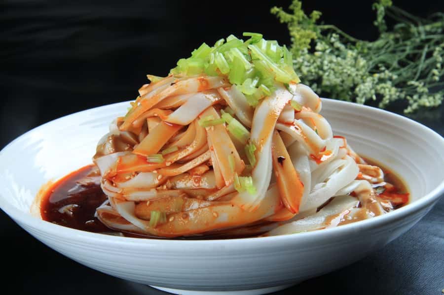 Xi'an: Gourmet & Street Food Tour - Guantang baozi and soups, learning how to eat the warm stuff