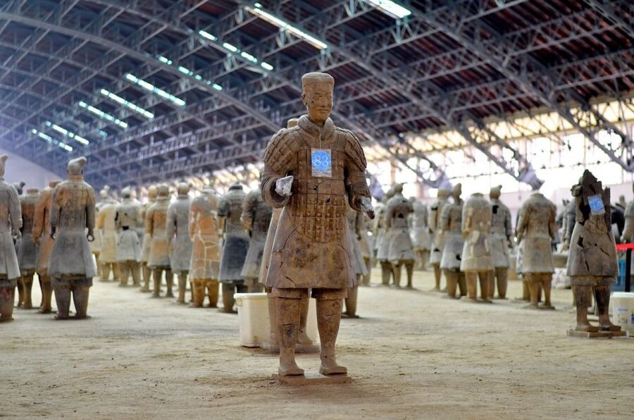 Xi'an: Guided Day Tour to Huaqing Palace & Terracotta Army - Terracotta Warriors: how to look past the photo and see the point