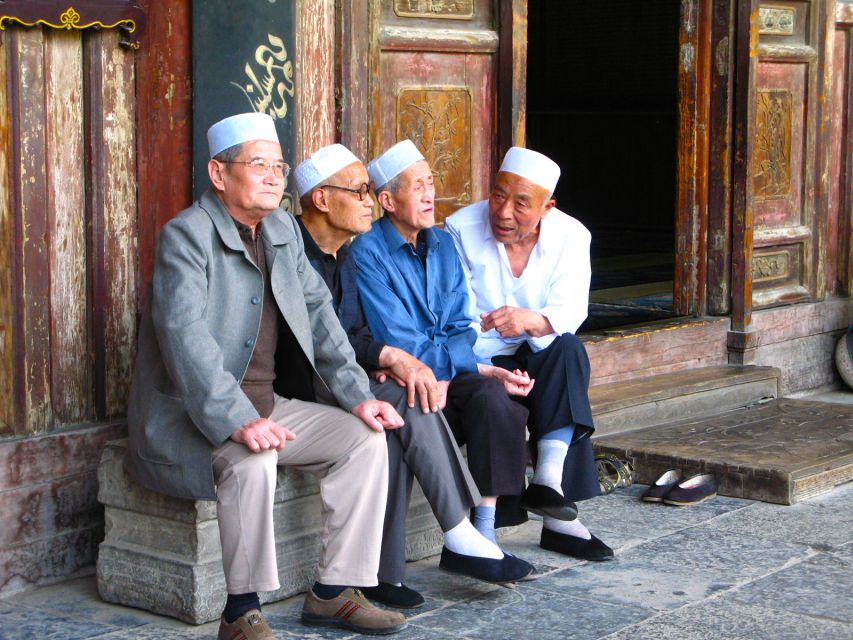 Xi'an Muslim Quarter Night Market Foodie Walking Tour - Why the Muslim Quarter food walk feels different at night