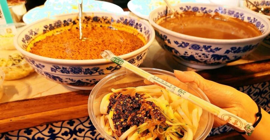 Xi'an Muslim Quarter Night Market Foodie Walking Tour - Xi’an Muslim Dasi Residential Quarter, what the first tasting hour actually looks like