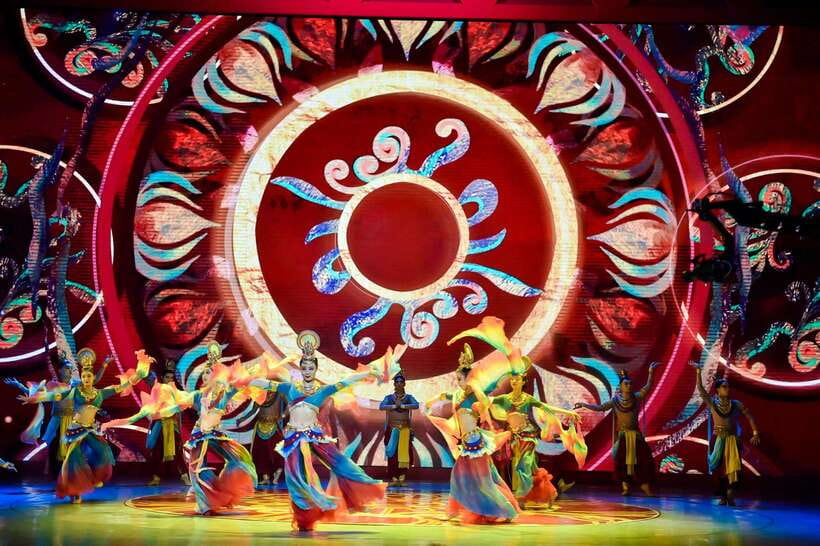 Xi'an: Tang Dynasty Show Tickets Booking - Getting there and meeting point: what the transfer option changes
