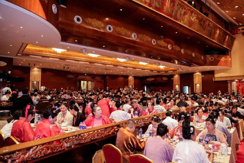 Xi'an: Tang Dynasty Show Tickets Booking - Following the story in English while performers sing in Chinese