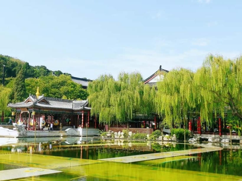 Xi'an: Terracotta Warriors, Huaqing Palace & City Night Tour - How the day moves, starting with Xian pickup