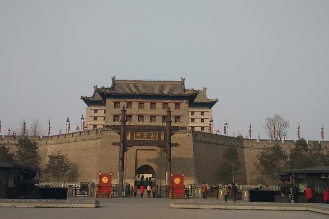Xian Private Day Tour with Airport Transfer: Terracotta Warriors and City Wall - Stop 2: Xi’an Ancient City Wall (Chengqiang), the Best Outdoor Stretch