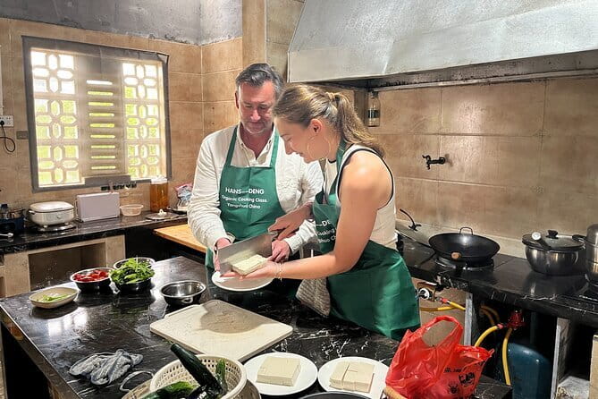 Yangshuo Cooking Class with Market Trip - Entering the day: Hans, the meeting bank, and private comfort
