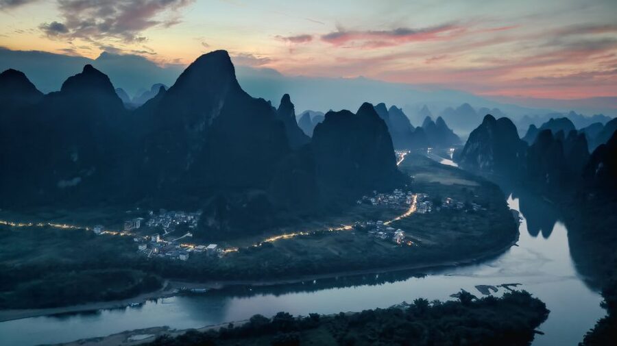 Yangshuo/Guilin: Full- or Half-Day Xianggong Hill Sunrise - The Lijiang River viewpoint: beyond the postcard photo
