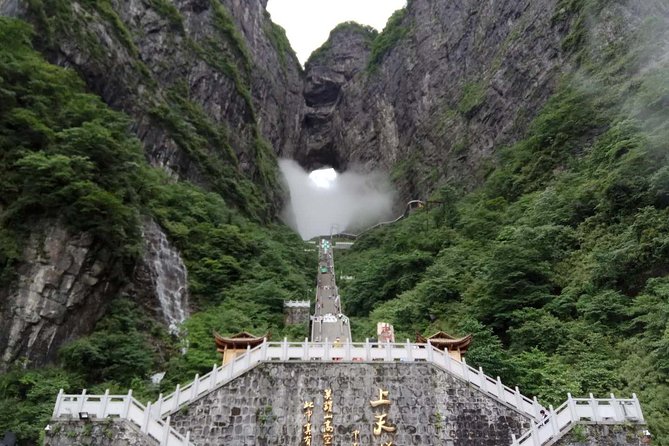 Zhangjiajie 2 days highlight tour - BaiLong Elevator and Yuanjiajie Avatar Mountain Sky-Pillar Area