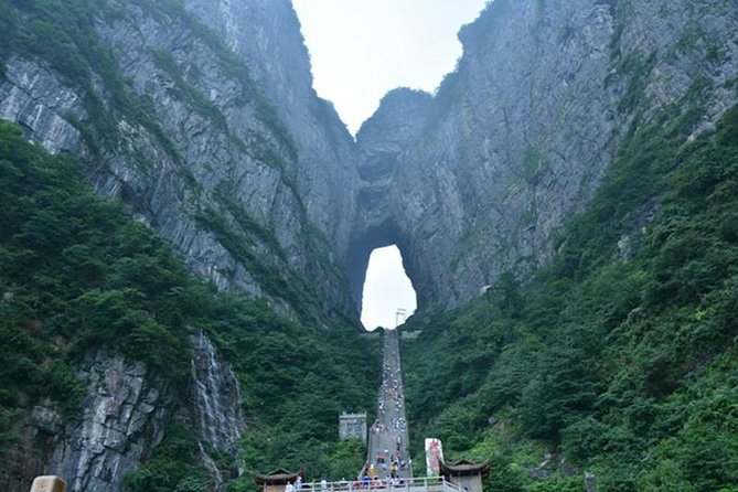 Zhangjiajie Tianmen & Glass Bridge Private All-Inclusive Tour - The cliff walkway and glass section: how to enjoy the nerve test