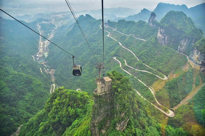 Zhangjiajie Tianmen & Glass Bridge Private All-Inclusive Tour - Shuttle to the top: 99 turns, then the Heaven’s Door climb