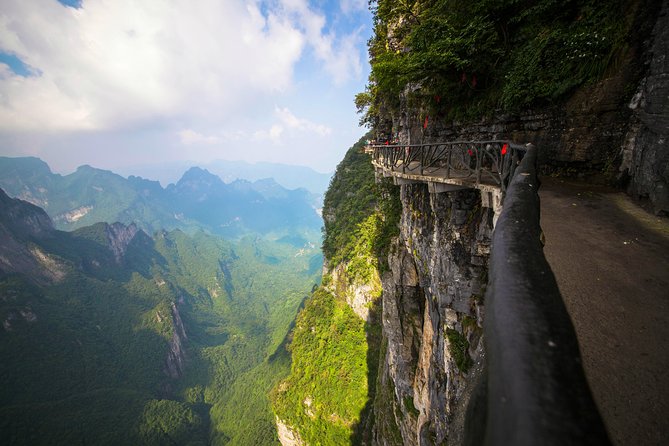 Zhangjiajie Tianmen & Glass Bridge Private All-Inclusive Tour - Stop-by-stop breakdown of what the day feels like